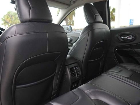 Used 2021 Jeep Cherokee Latitude Plus FWD image 13