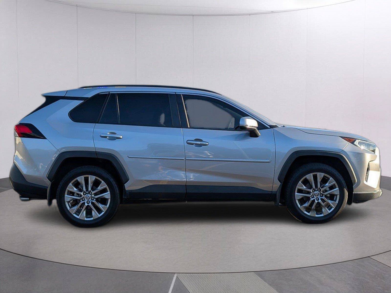 Used 2020 Toyota RAV4 Limited FWD image 8