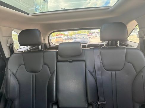 Certified 2024 Kia Sorento S w/ Panoramic Sunroof Package AWD/4WD image 6