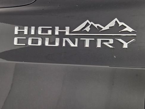 Used 2025 Chevrolet Tahoe High Country RWD image 8