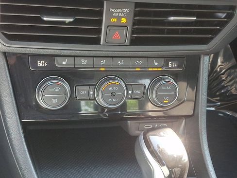 Used 2024 Volkswagen Jetta SE FWD image 16