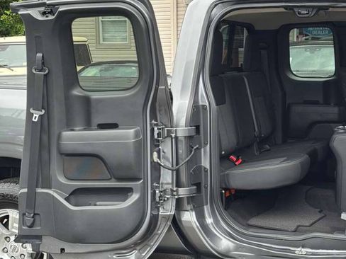 Used 2019 Nissan Titan SV w/ SV Convenience Package AWD/4WD image 15