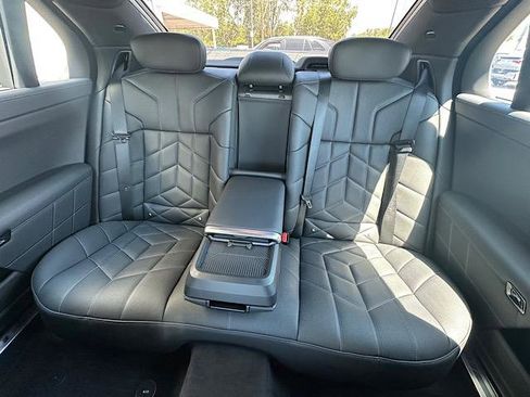Used 2023 BMW 760i xDrive AWD/4WD image 30