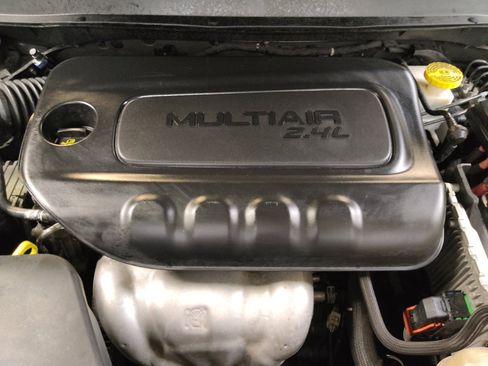 Used 2019 Jeep Cherokee Latitude Plus w/ Comfort/Convenience Group AWD/4WD image 30