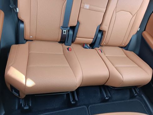 Used 2022 Lexus RX 350L Premium w/ Premium Package image 22