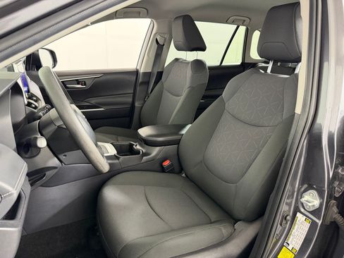 Used 2025 Toyota RAV4 XLE AWD/4WD image 4
