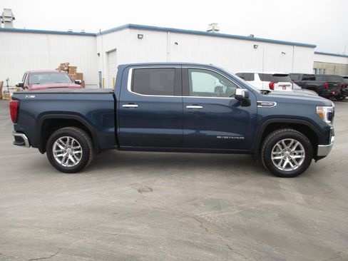 Used 2021 GMC Sierra 1500 SLT image 3