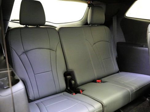Certified 2022 Buick Enclave Essence w/ Experience Buick Package AWD/4WD image 6