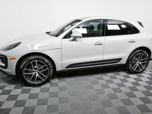 Certified 2025 Porsche Macan image 2