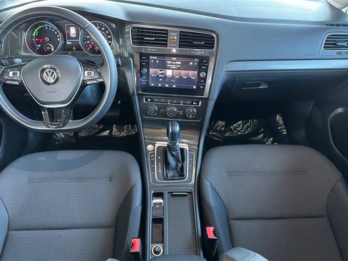 Used 2018 Volkswagen e-Golf SE image 13