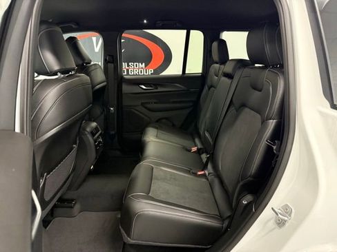 New 2025 Jeep Grand Cherokee Altitude image 16