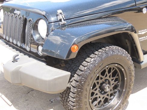 Used 2015 Jeep Wrangler Unlimited Sahara w/ Connectivity Group AWD/4WD image 3