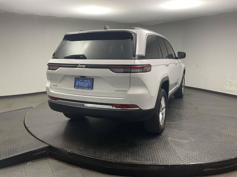 Used 2025 Jeep Grand Cherokee Laredo X w/ Luxury Tech Group I AWD/4WD image 7