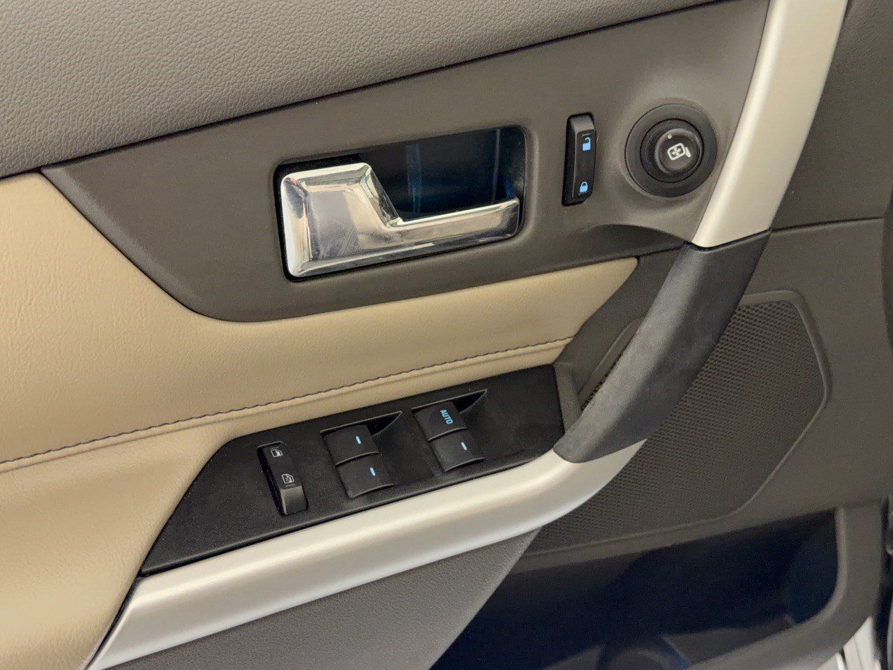 Used 2013 Ford Edge Limited FWD image 15