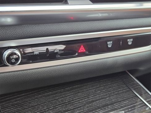 New 2026 BMW X7 M60i image 22