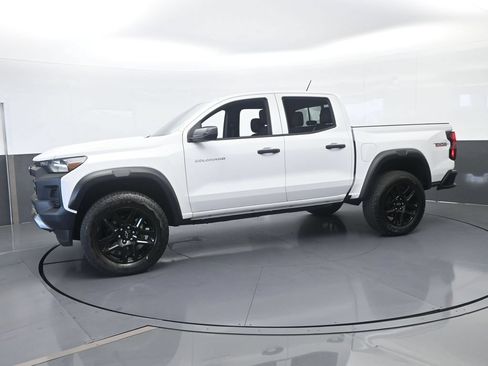 Used 2025 Chevrolet Colorado Trail Boss AWD/4WD image 2