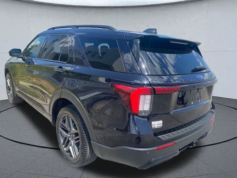 Used 2025 Ford Explorer ST-Line w/ ST-Line Street Pack AWD/4WD image 9