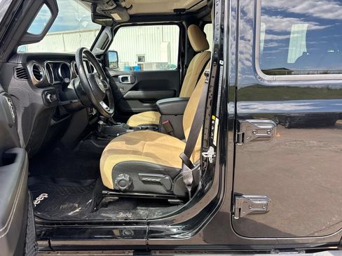 Used 2021 Jeep Wrangler Unlimited Sahara AWD/4WD image 10
