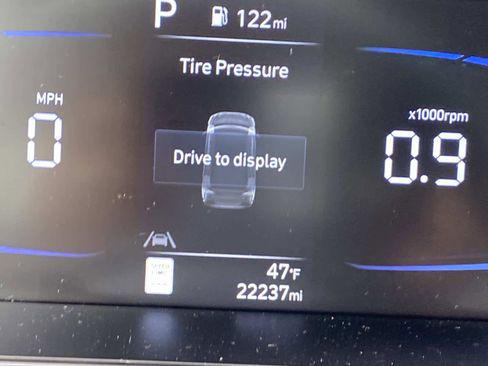 Used 2025 Hyundai Elantra Sport image 28