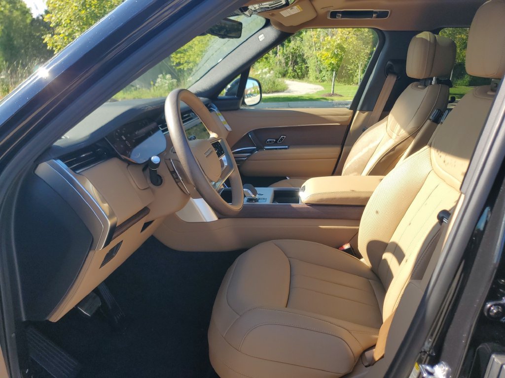 New 2026 Land Rover Range Rover Long Wheelbase SE AWD/4WD image 14