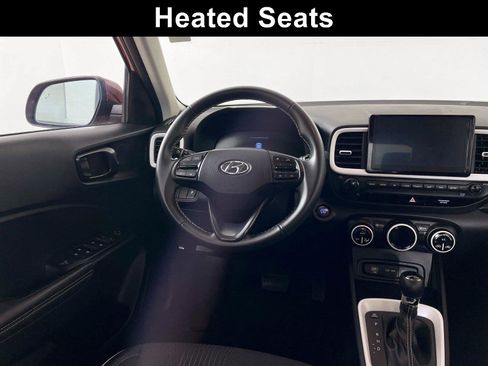Used 2025 Hyundai Venue Limited FWD image 2