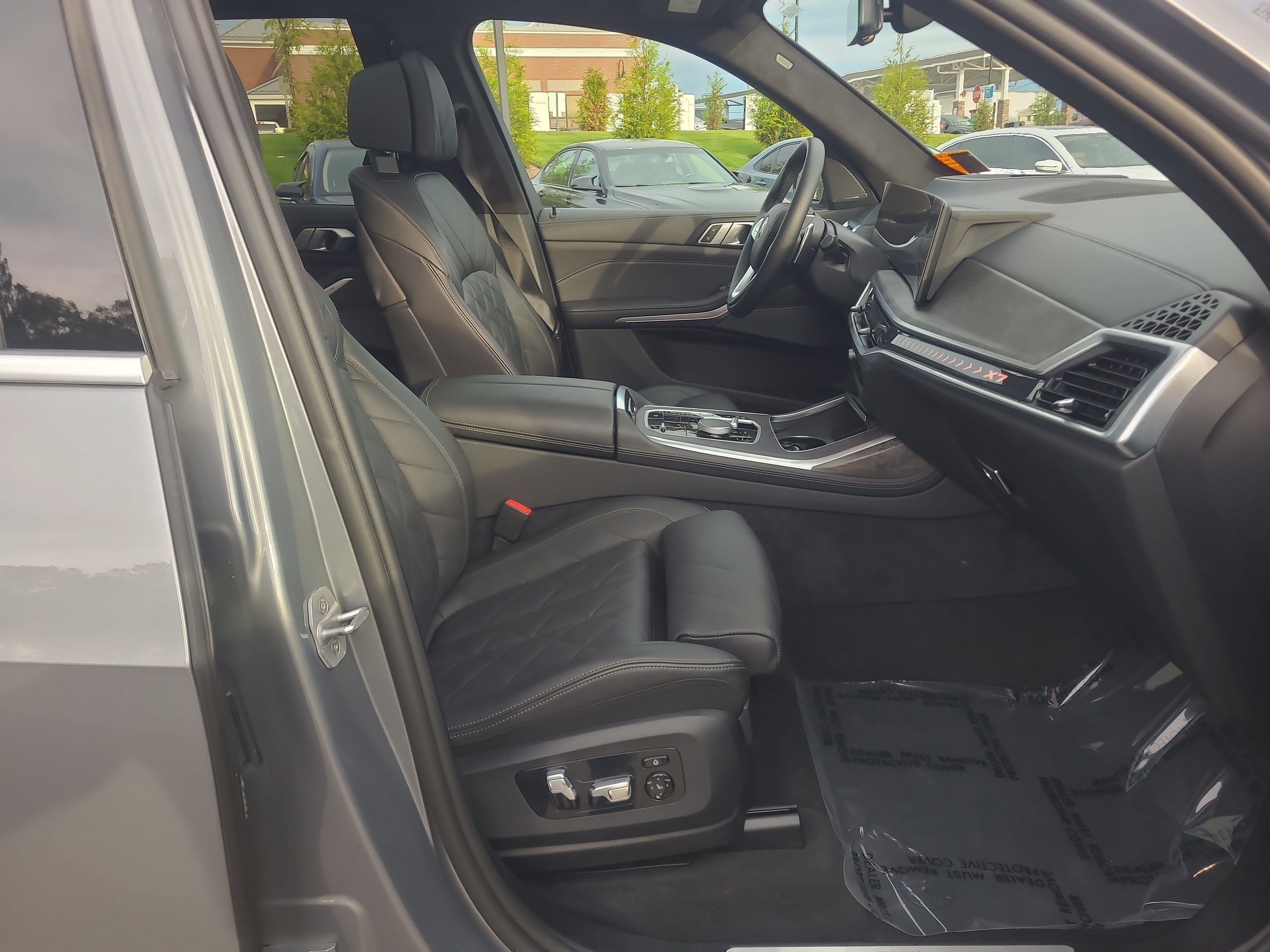 Used 2024 BMW X7 xDrive40i w/ Premium Package AWD/4WD image 17