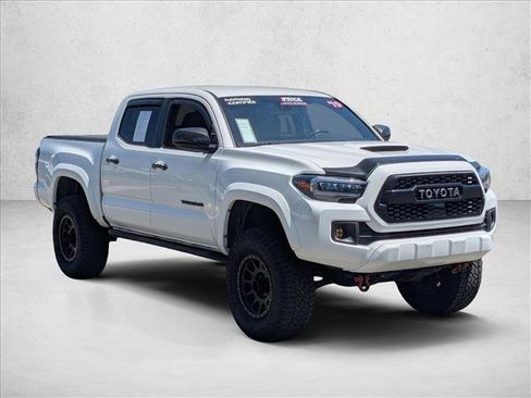Used 2019 Toyota Tacoma TRD Sport w/ Technology Package RWD image 3