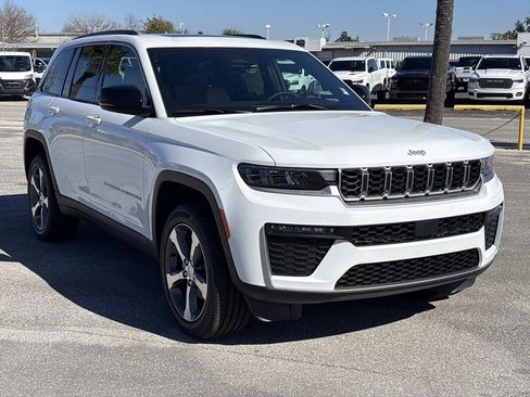 New 2026 Jeep Grand Cherokee Limited RWD image 7