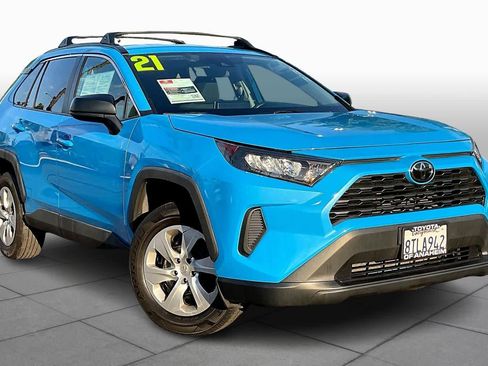 Used 2021 Toyota RAV4 LE image 2