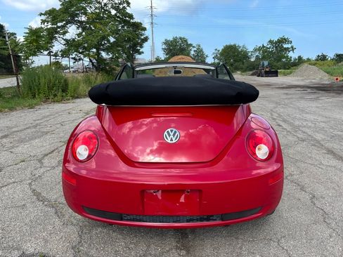 Used 2007 Volkswagen Beetle Convertible w/ Package 1 FWD image 4