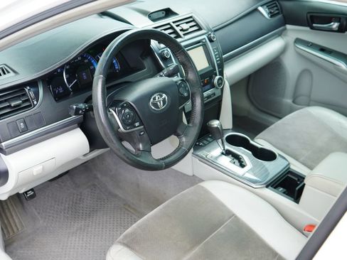 Used 2012 Toyota Camry XLE w/ Leather Pkg FWD image 11