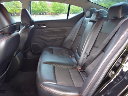 Used 2019 Nissan Altima 2.5 SR FWD image 12