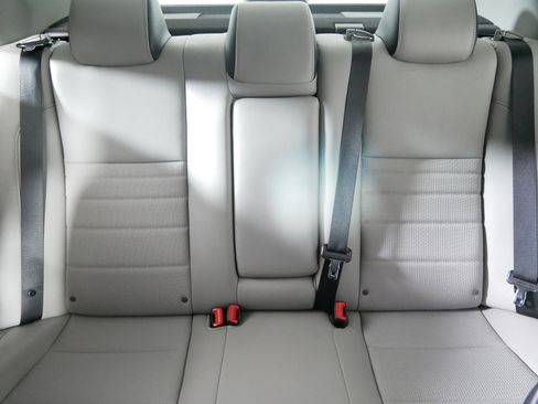 Used 2016 Toyota Camry SE image 13