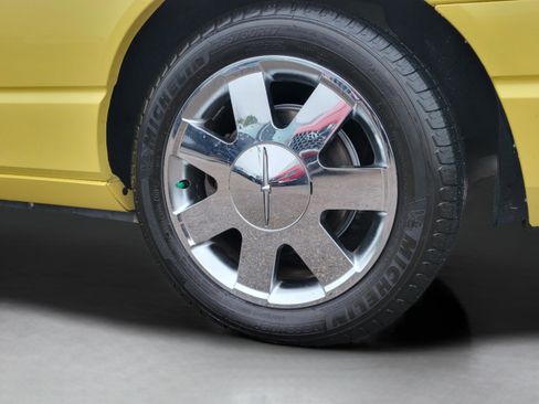 Used 2002 Ford Thunderbird Deluxe image 33