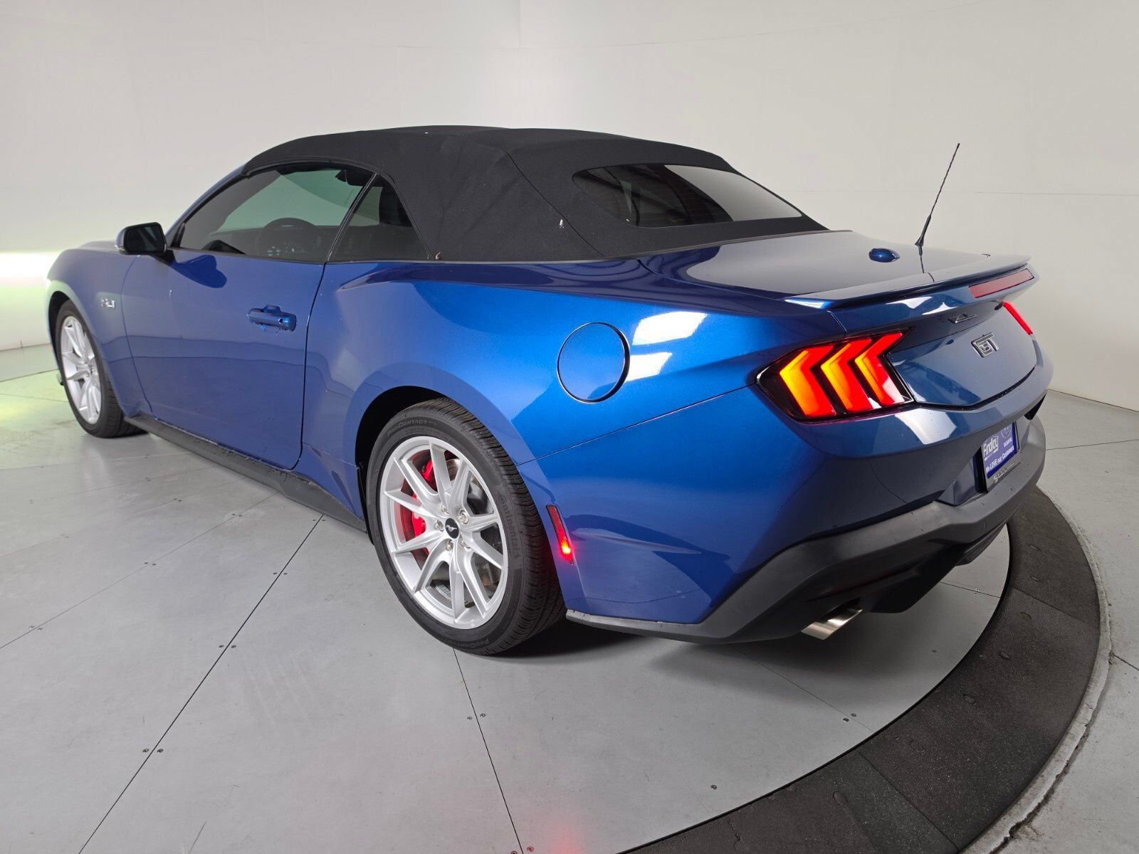 Used 2024 Ford Mustang GT Premium RWD image 3