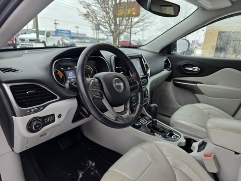 Used 2019 Jeep Cherokee Limited image 11