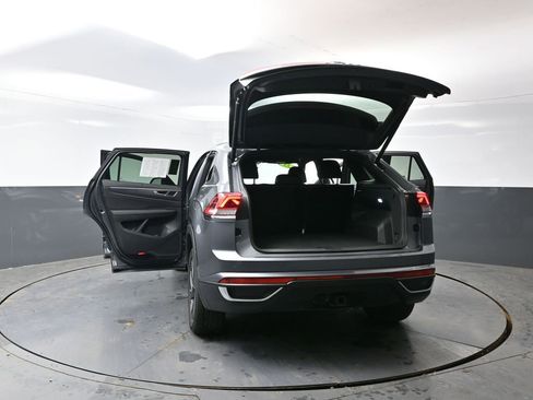 Used 2025 Volkswagen Atlas Cross Sport SE image 62