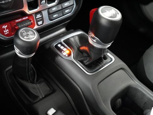 Used 2024 Jeep Wrangler Unlimited Rubicon 4xe AWD/4WD image 20