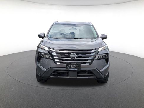 Used 2025 Nissan Rogue SV w/ SV Premium Package FWD image 2