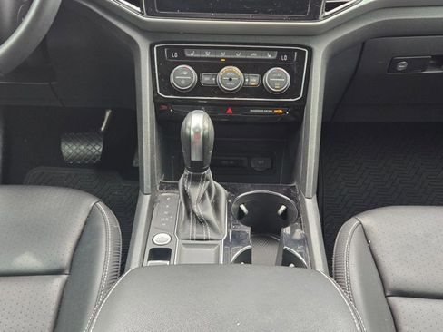 Used 2022 Volkswagen Atlas Cross Sport SE w/ Panoramic Sunroof Package FWD image 12