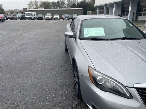 Used 2013 Chrysler 200 S image 4