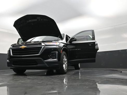 Used 2023 Chevrolet Traverse LS FWD image 27