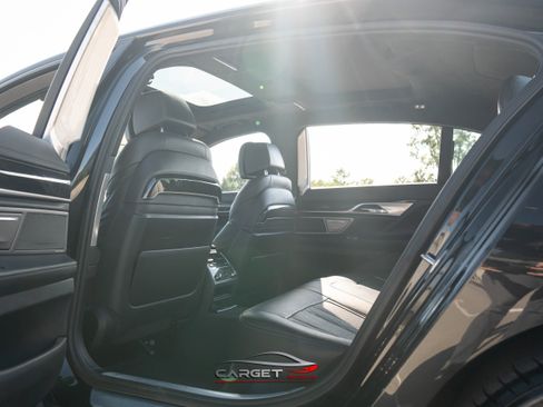 Used 2016 BMW 750i w/ M Sport Package image 21