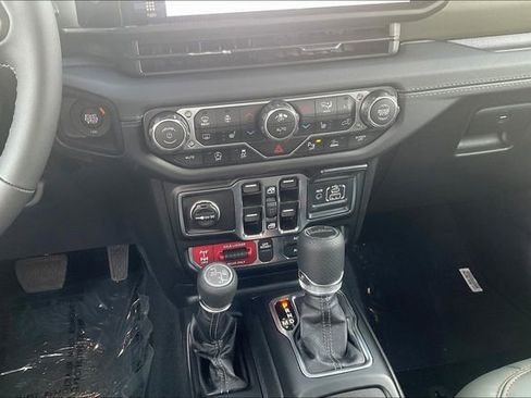 New 2025 Jeep Gladiator Mojave image 10