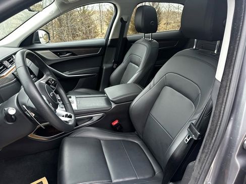 Used 2023 Jaguar F-PACE image 12