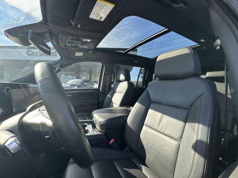 Used 2025 Chevrolet Suburban Z71 w/ Z71 Off-Road Package image 28