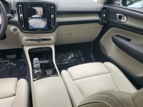 Certified 2024 Volvo XC40 B5 Plus w/ Climate Package AWD/4WD image 15