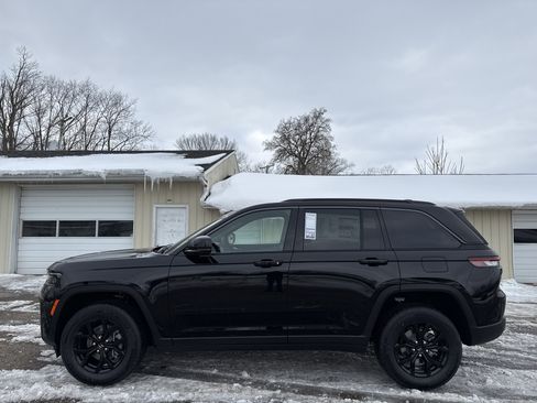 New 2026 Jeep Grand Cherokee Altitude AWD/4WD image 8