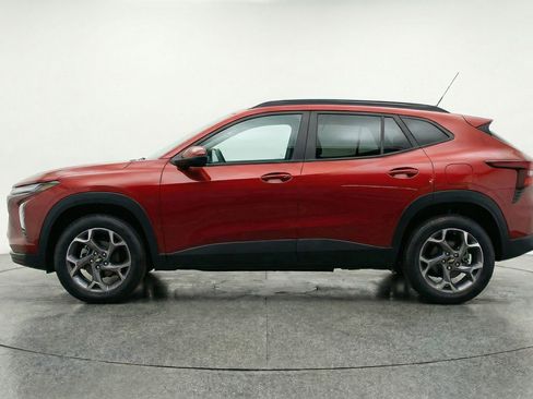 Used 2025 Chevrolet Trax LT w/ LT Convenience Package FWD image 5