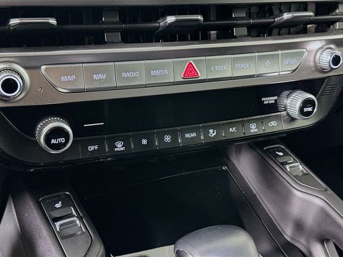Used 2025 Kia Telluride S FWD image 24